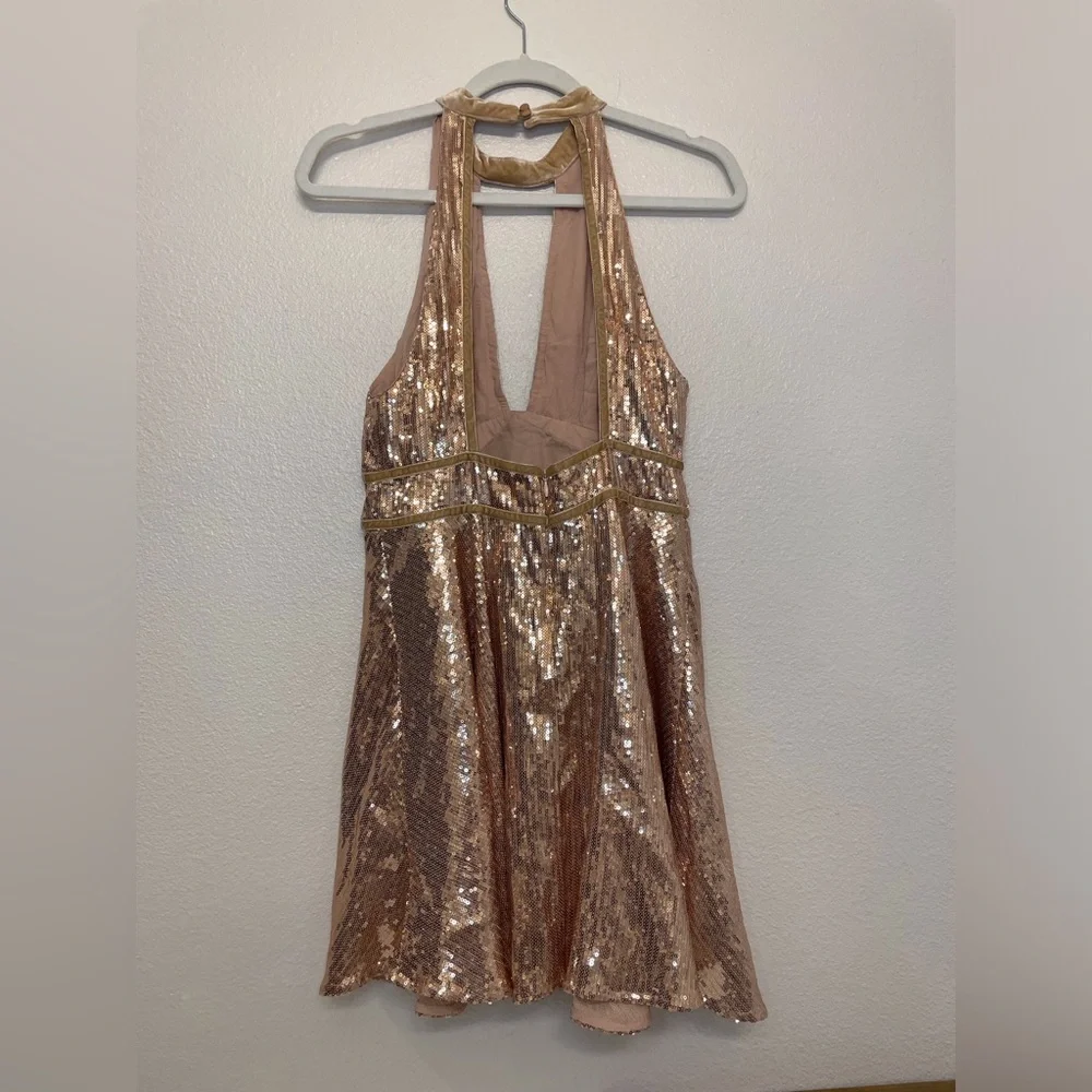 Free People‎ Film Noir Sequin Mini Halter Dress in Rose Gold Size 6 - Picture 6 of 11